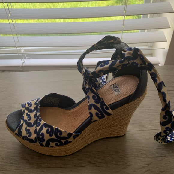 UGG sandals, size 5.5 - Picture 4 of 4